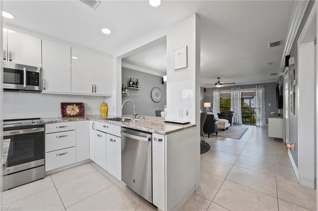 Image 19 of property listing at 1519 Cape Coral PKWY W # 9, Cape Coral, FL 33914