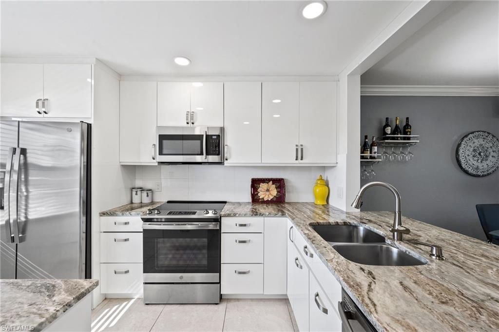 Image 3 of property listing at 1519 Cape Coral PKWY W # 9, Cape Coral, FL 33914