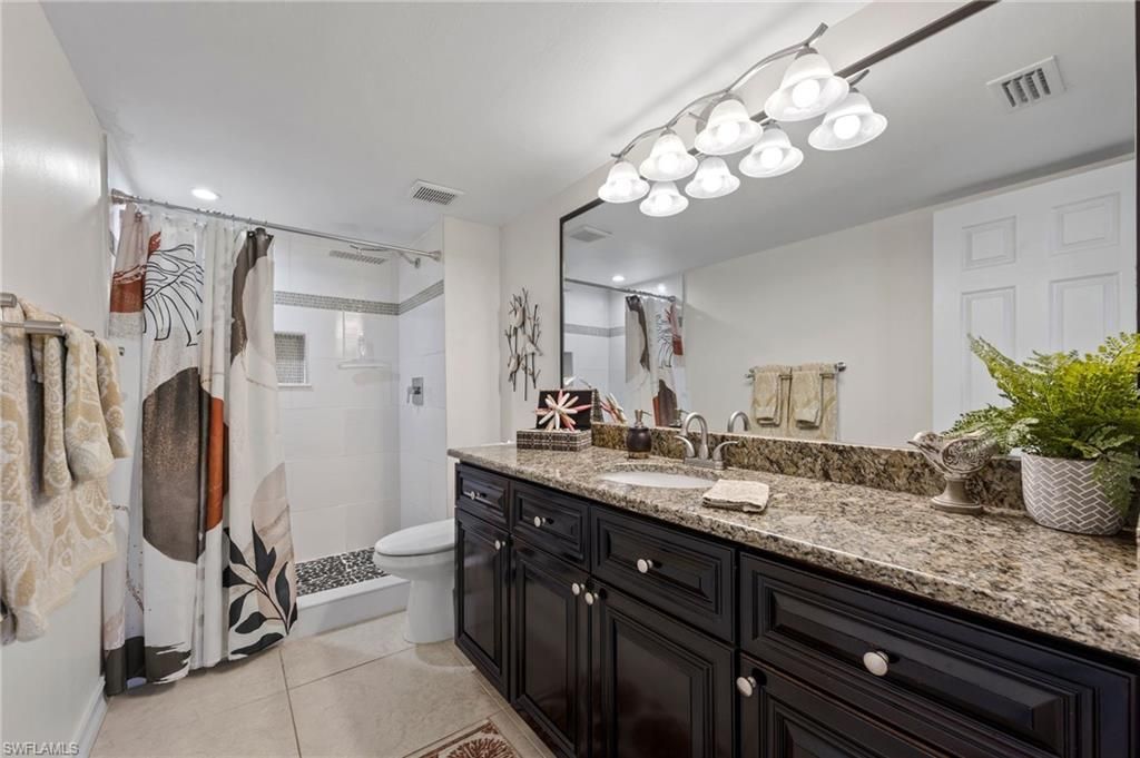 Image 8 of property listing at 1519 Cape Coral PKWY W # 9, Cape Coral, FL 33914