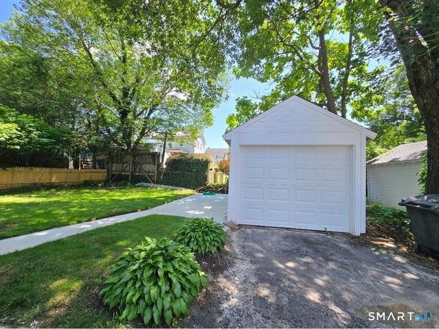 124 Woodbine Street, Waterbury, CT 06705