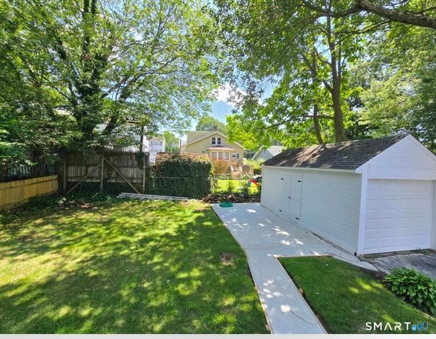 124 Woodbine Street, Waterbury, CT 06705