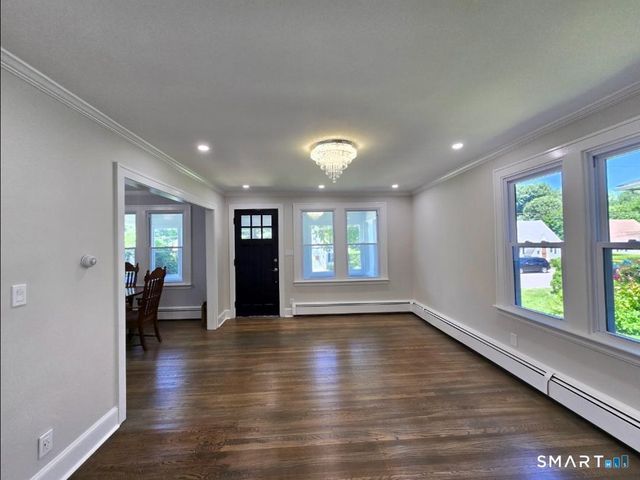 124 Woodbine Street, Waterbury, CT 06705