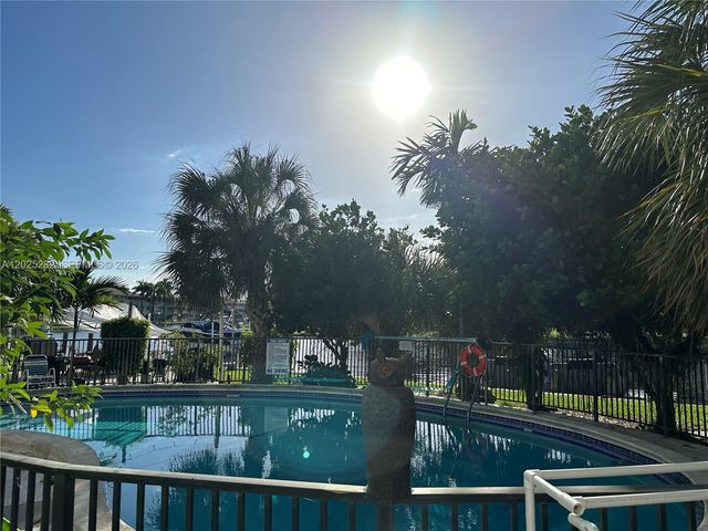 455 Golden Isles Dr 204, Hallandale Beach, FL 33009