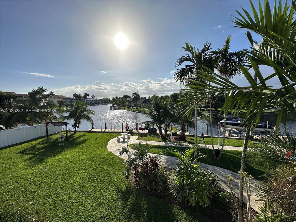 455 Golden Isles Dr 204, Hallandale Beach, FL 33009