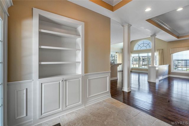 5690 Waterford Ln, Clarence, NY 14032