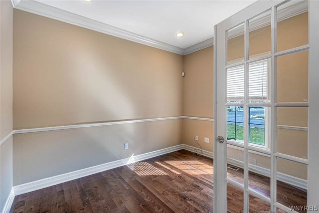 5690 Waterford Ln, Clarence, NY 14032