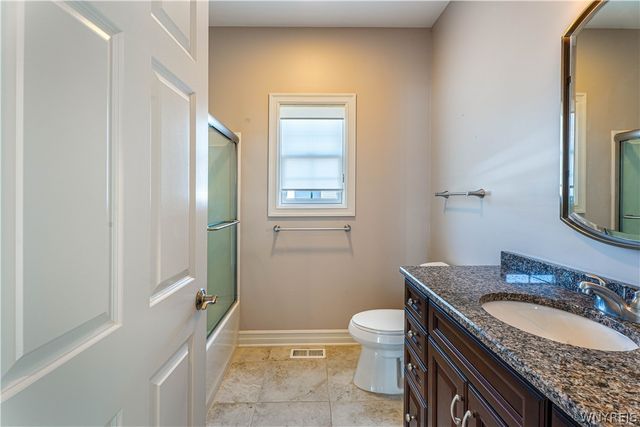 5690 Waterford Ln, Clarence, NY 14032