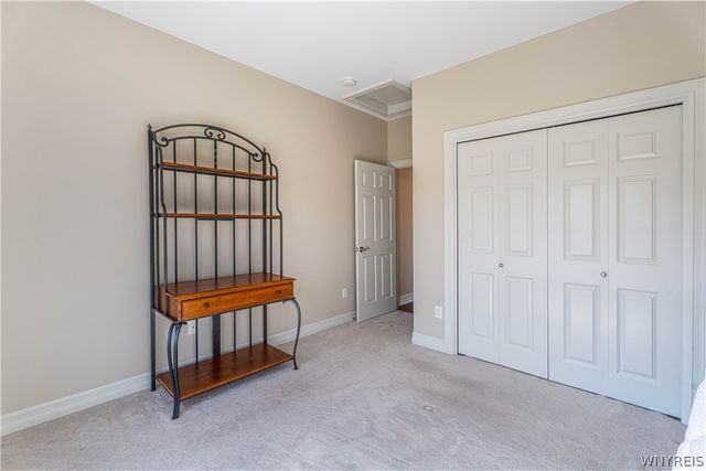 5690 Waterford Ln, Clarence, NY 14032