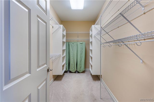 5690 Waterford Ln, Clarence, NY 14032