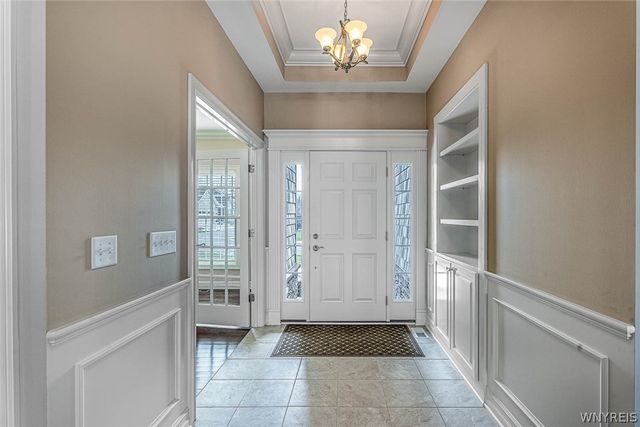 5690 Waterford Ln, Clarence, NY 14032