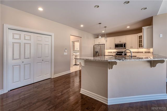 5690 Waterford Ln, Clarence, NY 14032