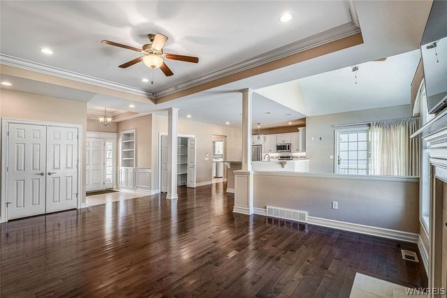 5690 Waterford Ln, Clarence, NY 14032