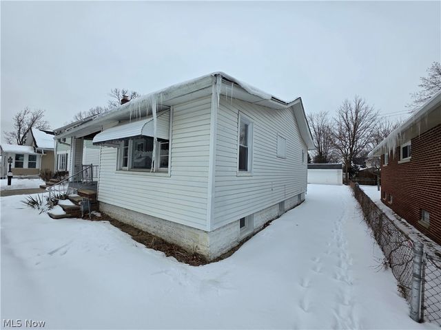 20632 Woodstock Avenue, Fairview Park, OH 44126