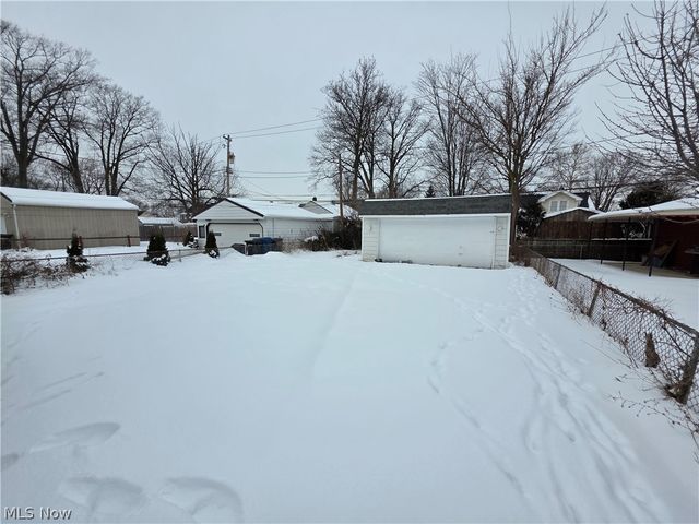 20632 Woodstock Avenue, Fairview Park, OH 44126