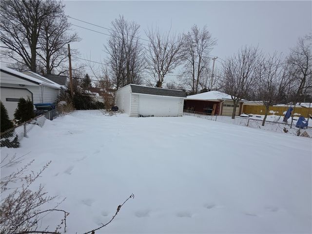 20632 Woodstock Avenue, Fairview Park, OH 44126