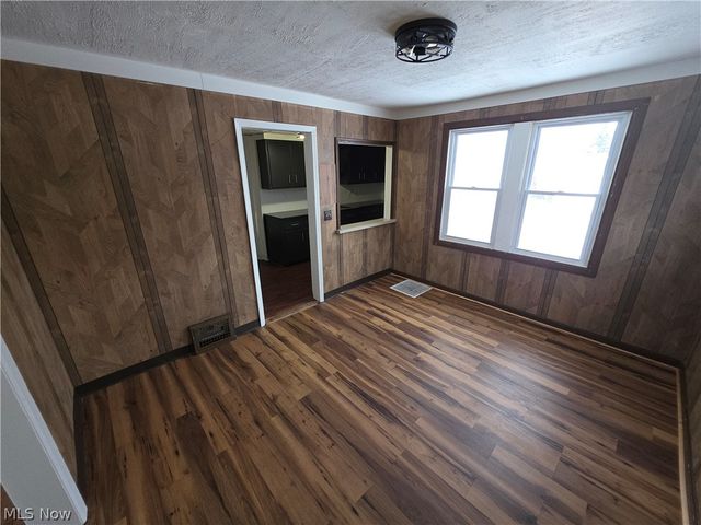 20632 Woodstock Avenue, Fairview Park, OH 44126