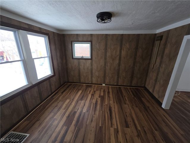 20632 Woodstock Avenue, Fairview Park, OH 44126