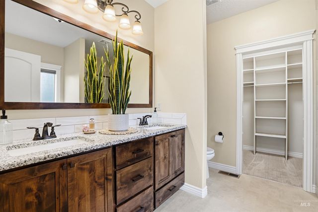 1175 N Champions Pl, Eagle, ID 83616