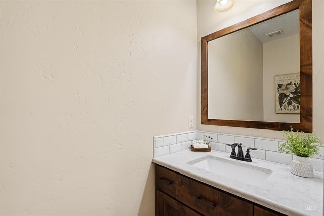 1175 N Champions Pl, Eagle, ID 83616