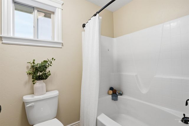 1175 N Champions Pl, Eagle, ID 83616