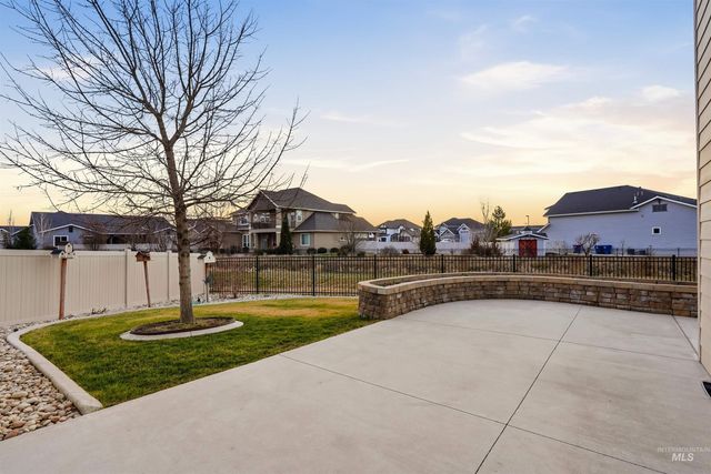 1175 N Champions Pl, Eagle, ID 83616