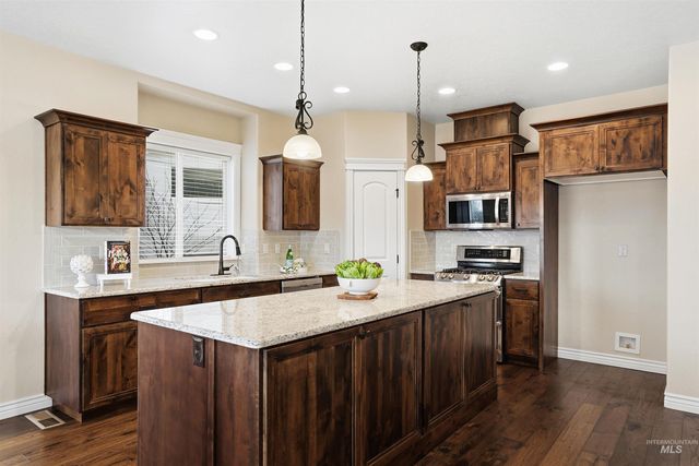 1175 N Champions Pl, Eagle, ID 83616