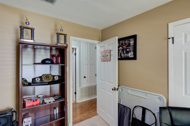 9305 Castlebrook Drive, Shreveport, LA 71129