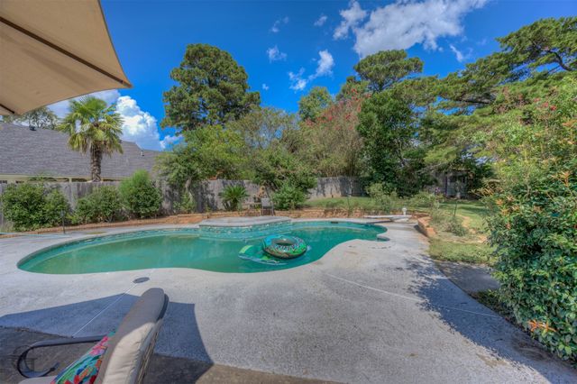 9305 Castlebrook Drive, Shreveport, LA 71129