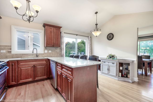 1810 71st Street, Darien, IL 60561