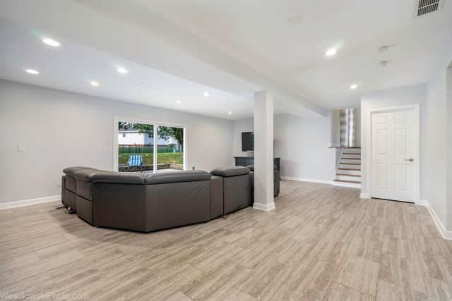 1810 71st Street, Darien, IL 60561