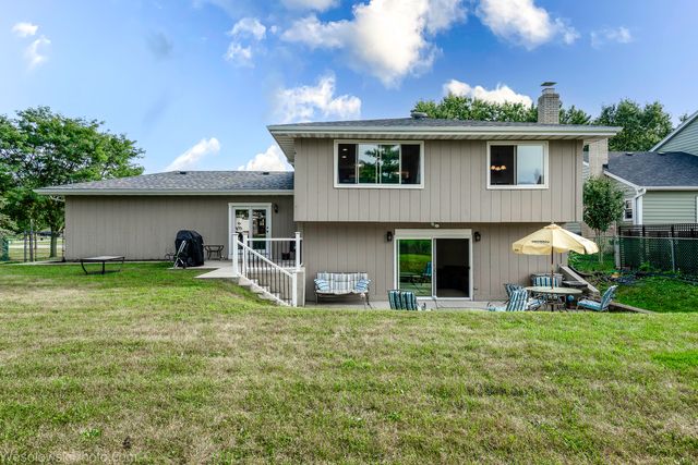 1810 71st Street, Darien, IL 60561