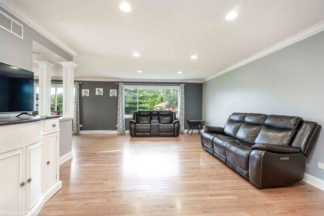 1810 71st Street, Darien, IL 60561