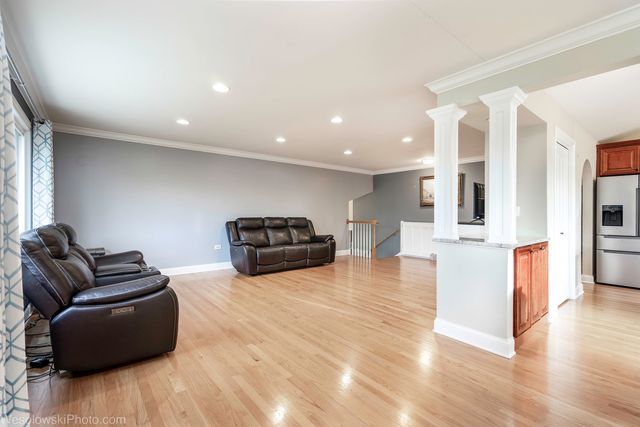 1810 71st Street, Darien, IL 60561