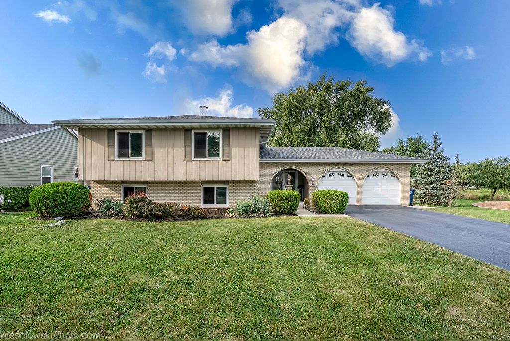 1810 71st Street, Darien, IL 60561