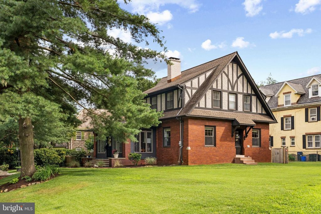 3000 MIDVALE AVE, Philadelphia, PA 19129
