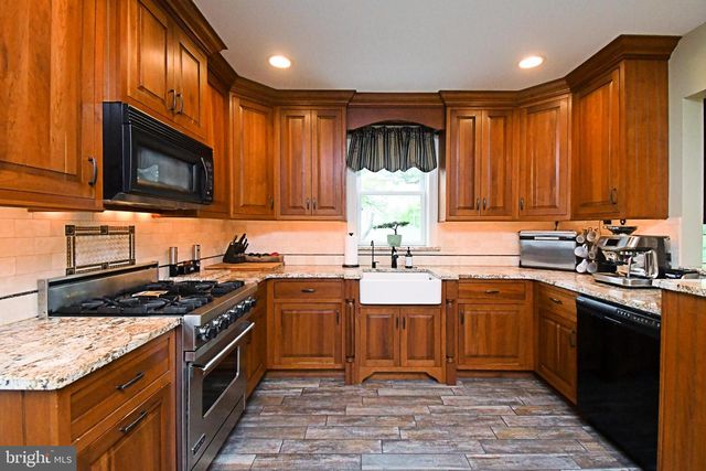 15 S MAIN ST, Perkasie, PA 18944