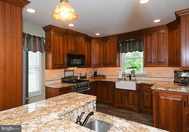 15 S MAIN ST, Perkasie, PA 18944