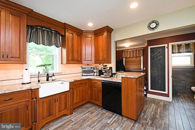 15 S MAIN ST, Perkasie, PA 18944