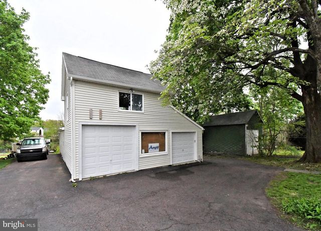 15 S MAIN ST, Perkasie, PA 18944