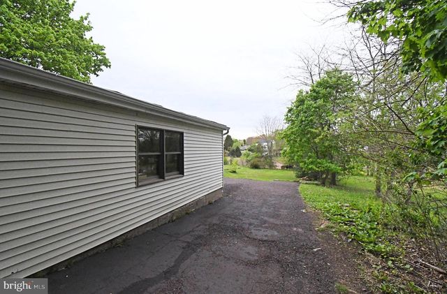 15 S MAIN ST, Perkasie, PA 18944