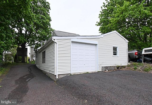 15 S MAIN ST, Perkasie, PA 18944