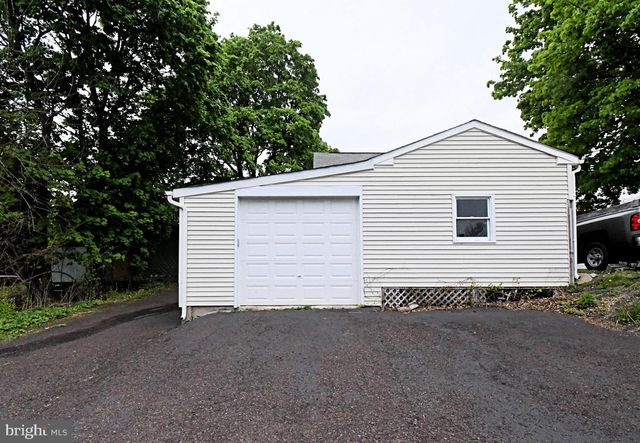 15 S MAIN ST, Perkasie, PA 18944