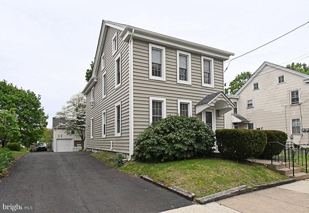 15 S MAIN ST, Perkasie, PA 18944