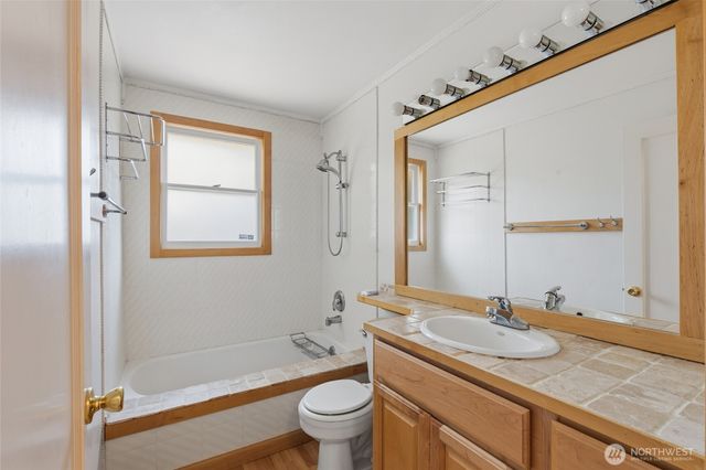 1013 N 33rd Place, Renton, WA 98056