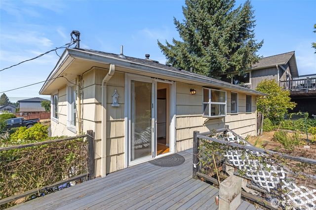 1013 N 33rd Place, Renton, WA 98056