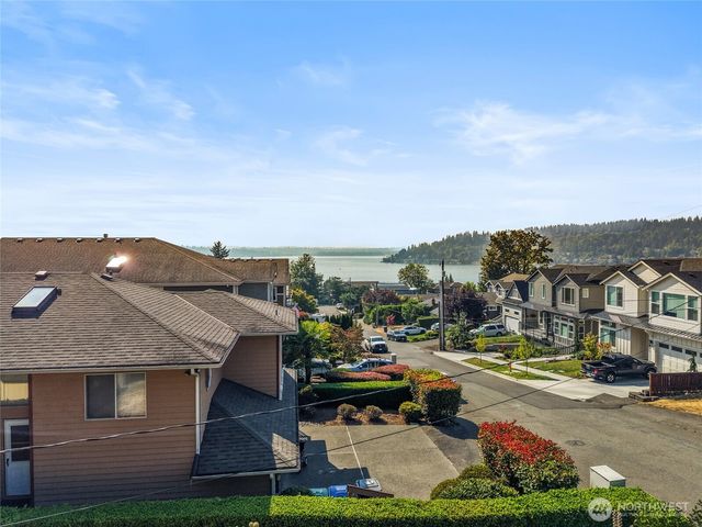 1013 N 33rd Place, Renton, WA 98056