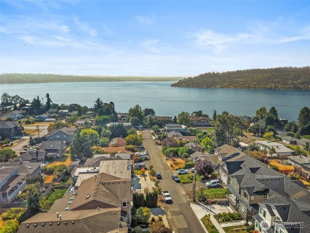 1013 N 33rd Place, Renton, WA 98056