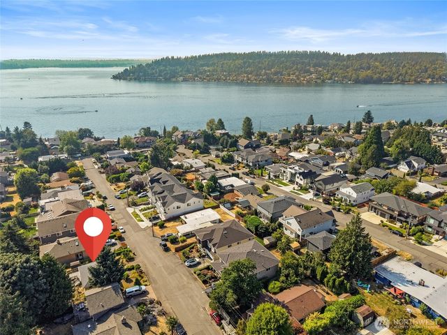1013 N 33rd Place, Renton, WA 98056