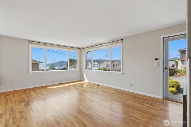1013 N 33rd Place, Renton, WA 98056