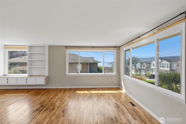 1013 N 33rd Place, Renton, WA 98056